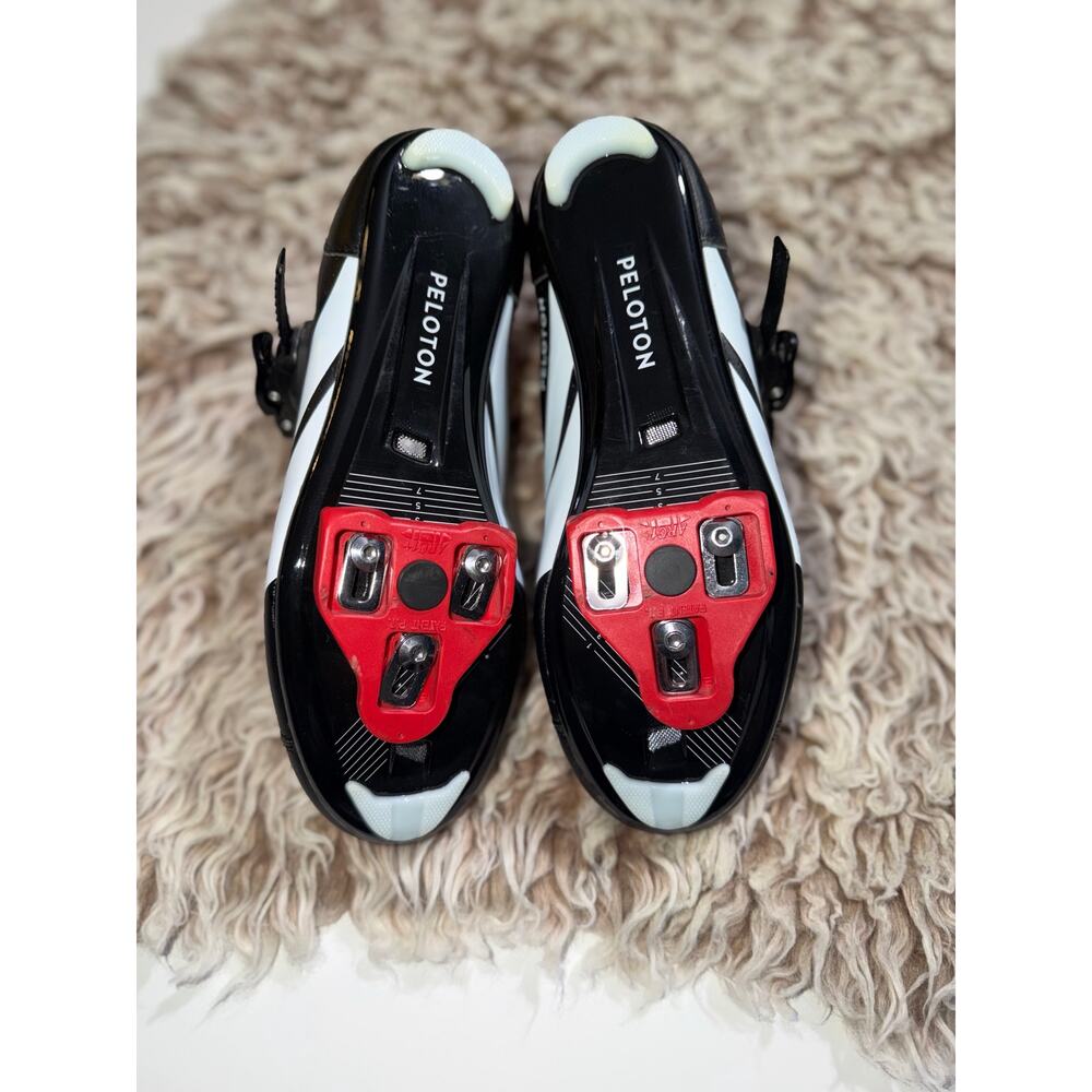 Peloton black & red cycling shoes - Picture 4 of 16